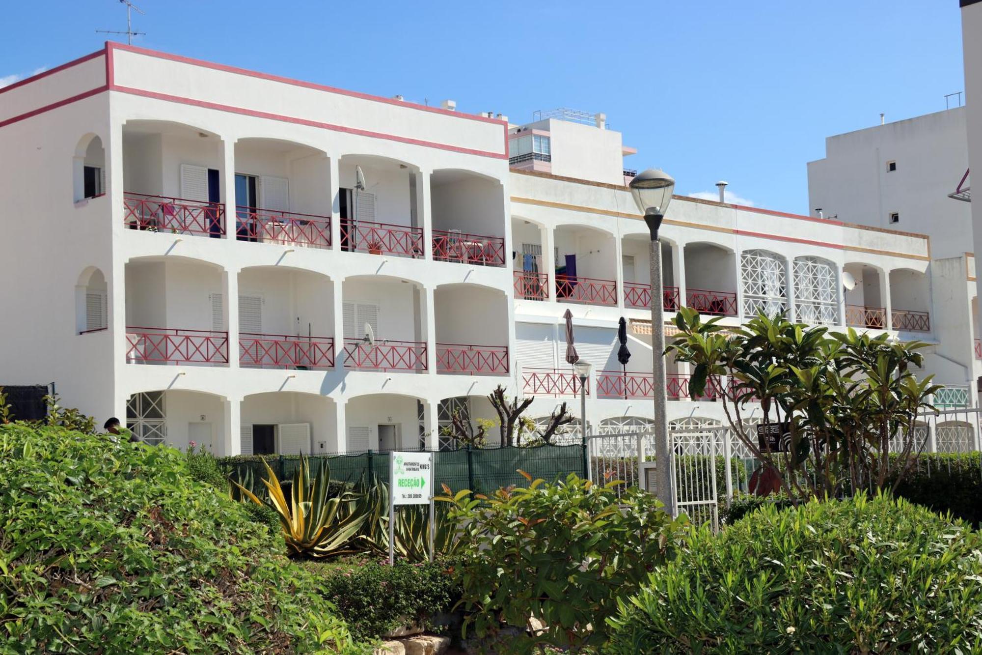 Apartamentos King'S Quarteira Exterior photo