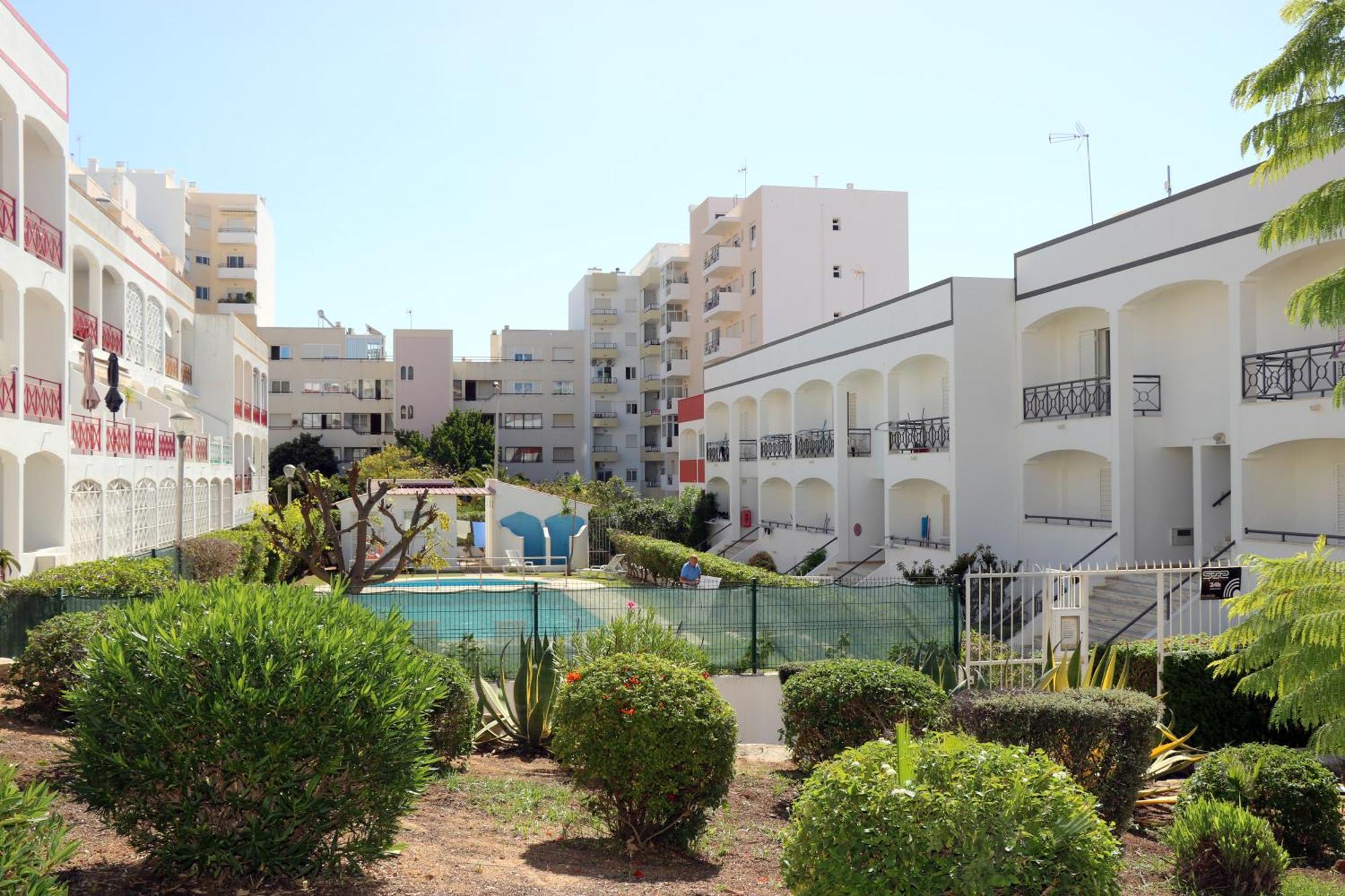 Apartamentos King'S Quarteira Exterior photo