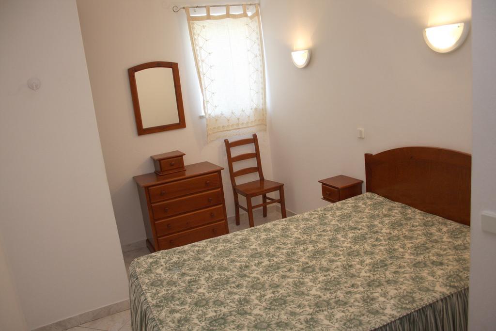 Apartamentos King'S Quarteira Room photo